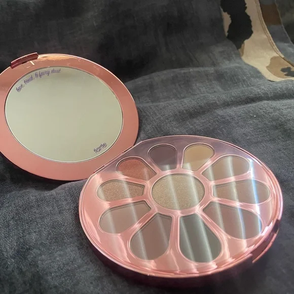 love trust & fairy dust eye palette - Picture 4 of 4